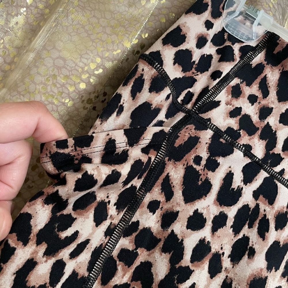 Victoria Secret Incredible Essential Legging Leopard Print 7/8 Length Size 14 - Picture 3 of 5